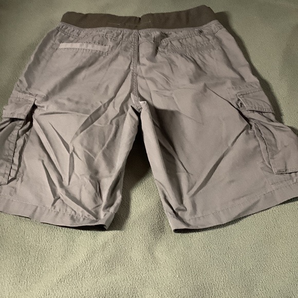 2 pairs of men’s shorts. LR Scoop green cargo, gray National Outfitters. Size 36 - Picture 7 of 15